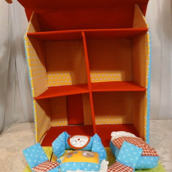 Carry Along Doll House, GUND, Story of Red - Picture 5 of 7